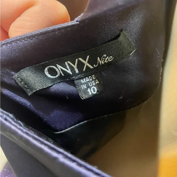 Onyx gown size 10 - Picture 5 of 5